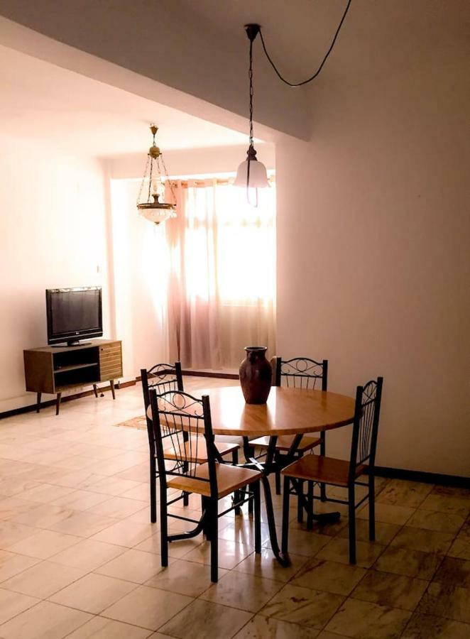 Fully Equipped 3-Bedroom Apt In Downtown ปรายา ภายนอก รูปภาพ